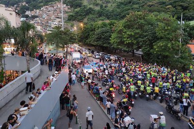 Mototaxistas em protesto pela morte de Joseleno Soares.