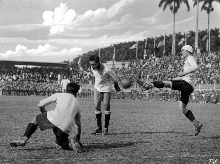 Gol do título em 2019: Firedenreich faz de cabeça o gol da vitória contra o Uruguai